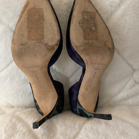 Leopard print satin Manolo Blahnik pumps. - Picture 8 of 9